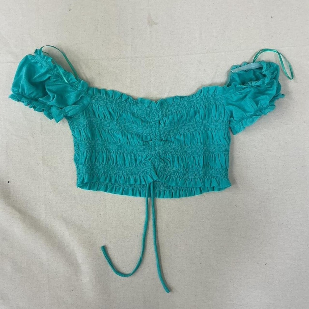 eal smocked off-the-shoulder‎ crop top 🩵